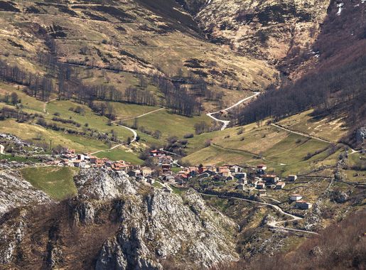 File:Sotres, Picos de Europa, Asturias, Spain.jpg - Wikimedia Commons