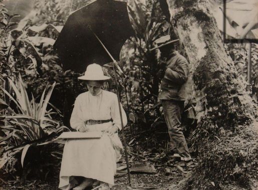 File:Elisabeth Krämer-Bannow auf einer Forschungsreise auf die Palau-Inseln  im westl. Pazifik, 1909.JPG - Wikimedia Commons