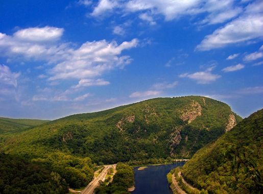 File:Delaware Water Gap.jpg - Wikimedia Commons