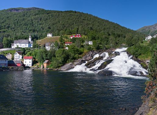 File:Hellesylt, Norway.jpg - Wikimedia Commons