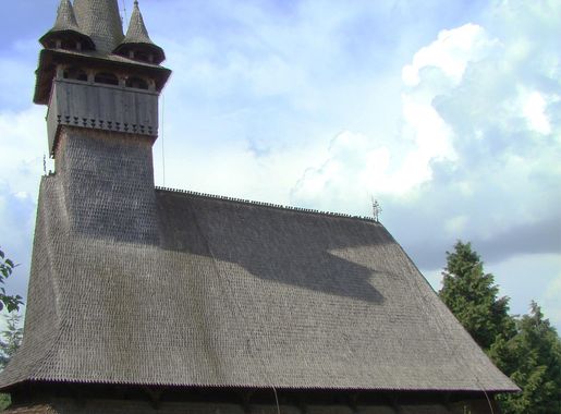 File:Biserica de lemn din Budesti Josani.JPG - Wikimedia Commons