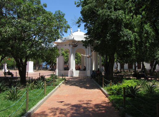 File:2018 Santa Marta (Colombia) - Centro Histórico - Palomas en el Parque  de los Novios.jpg - Wikimedia Commons