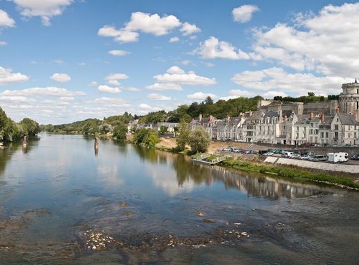 File:Amboise Loire Panorama - July 2011.jpg - Wikimedia Commons