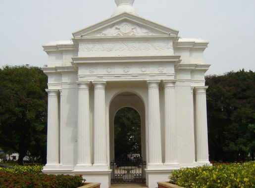 File:Puducherry Park Monument.JPG - Wikimedia Commons