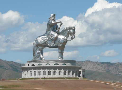 File:Dschingis Khan in Zonjin Boldog 02.JPG - Wikimedia Commons