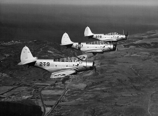 File:TBD Devastators of VT-2 in flight c1938.jpeg - Wikipedia