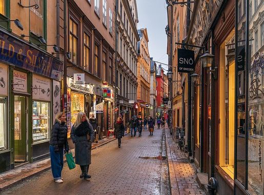 File:Västerlånggatan street in Gamla Stan, Stockholm, Sweden, 2022 December  - 3.jpg - Wikimedia Commons