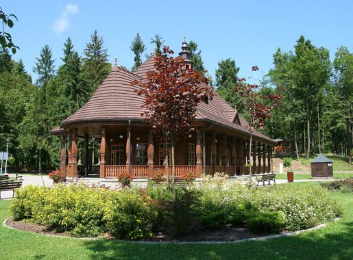 File:Wysowa - Dom Zdrojowy 01.JPG - Wikimedia Commons