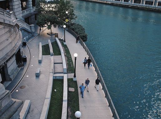 File:Chicago Riverwalk from DuSable Bridge.jpg - Wikimedia Commons