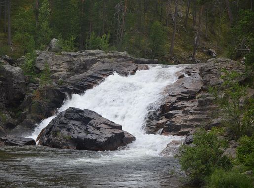File:Ravadasköngäs waterfall 01.jpg - Wikimedia Commons