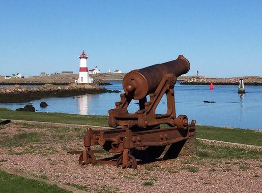File:La Pointe aux canons.jpg - Wikimedia Commons