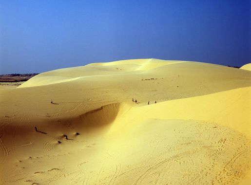 File:White Dune - Mui Ne.jpg - Wikimedia Commons