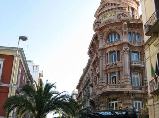 File:Palazzo Mincuzzi, via Sparano, Bari, Italy.jpg - Wikimedia Commons