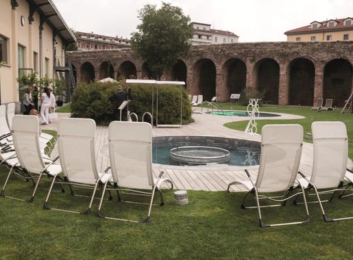 File:6703 CMYK TMI giardino e mura.jpg - Wikimedia Commons