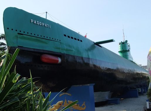 Berkas:Submarine Monument Surabaya 3.JPG - Wikipedia bahasa Indonesia,  ensiklopedia bebas