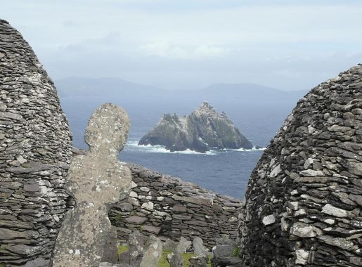 File:Skelling Michael Monastery with Little Skellig.JPG - Wikimedia Commons