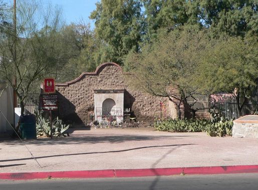 File:El Tiradito shrine (Tucson, Arizona) 1.JPG - Wikimedia Commons