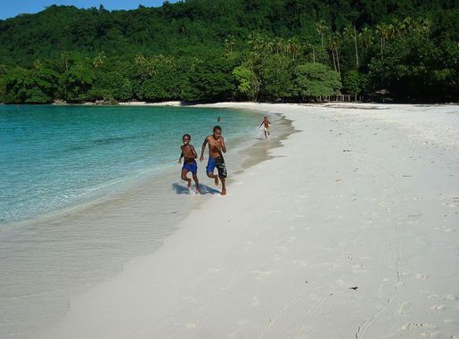 File:Champagne Beach Vanuatu.JPG - Wikimedia Commons