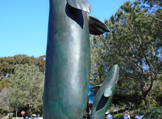 File:Birch Aquarium breaching whales fountain 2.jpg - Wikimedia Commons
