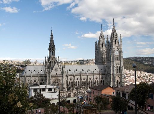 Archivo:Basílica del Voto Nacional, Quito - 4.jpg - Wikipedia, la  enciclopedia libre