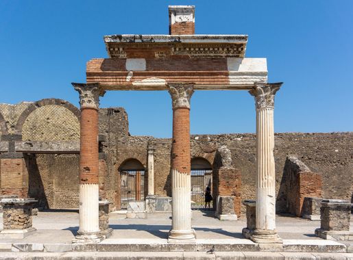 File:Macellum of Pompeii (5027).jpg - Wikimedia Commons