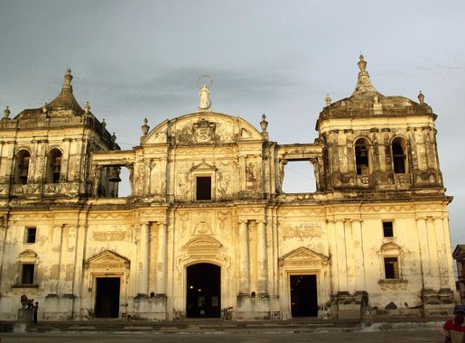 File:Catedral de la Asunción, León.jpg - Wikimedia Commons