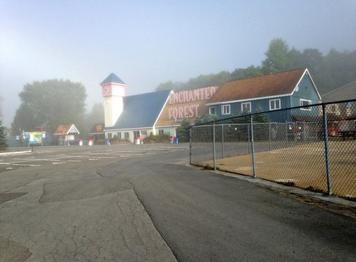 File:Enchanted Forest Water Safari Gate.jpg - Wikimedia Commons