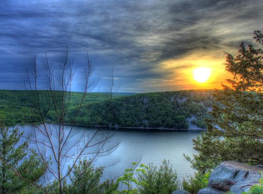 Fading sun over hills at Devil's Lake State Park, Wisconsin image - Free  stock photo - Public Domain photo - CC0 Images