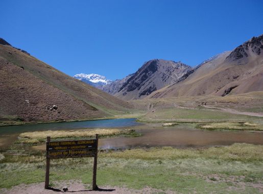 File:Laguna de Horcones y Aconcagua (20878146773).jpg - Wikimedia Commons