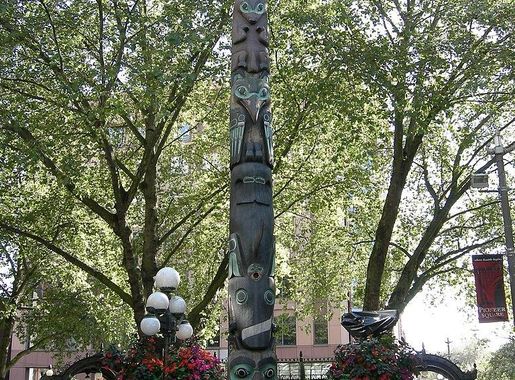File:Seattle - Pioneer Square totem pole 01.jpg - Wikipedia