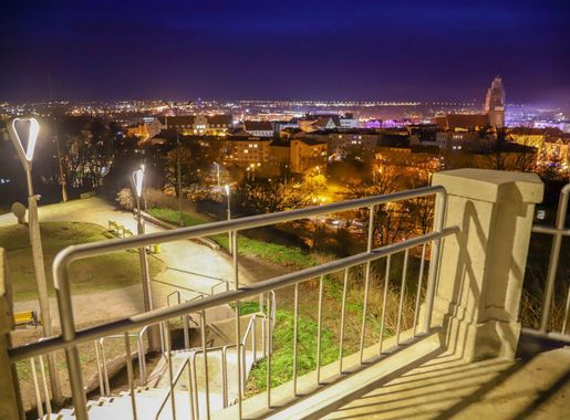 Plik:Park Siemiradzkiego BN.jpg – Wikipedia, wolna encyklopedia