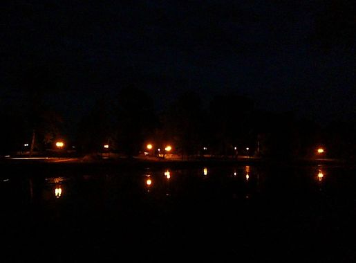 Plik:Białobrzeskie jezioro nocą - panoramio.jpg – Wikipedia, wolna  encyklopedia