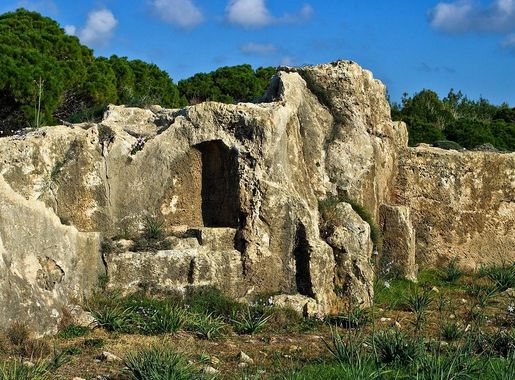 File:Tombs of the Kings Paphos Cyprus 33.jpg - Wikimedia Commons