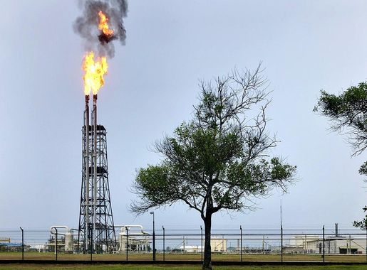 File:Seria Oil Refinery.jpg - Wikimedia Commons