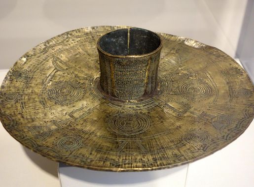 Fayil:Anklet (ogba), Nigeria, Igbo people, c. 1930, brass - Chazen Museum  of Art - DSC01787.JPG - Wikipedia