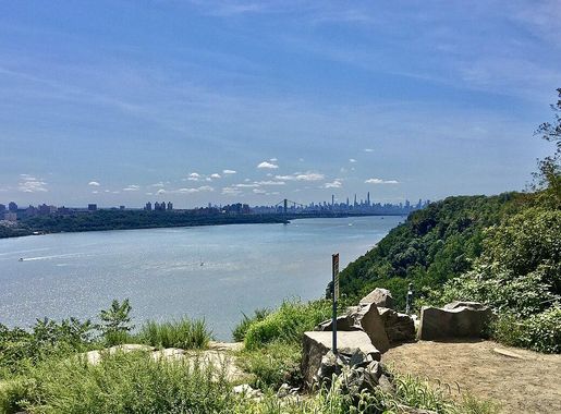 File:Rockefeller Overlook, Palisades Interstate Parkway, Englewood Cliffs,  New Jersey - 20200907 - 02.jpg - Wikipedia