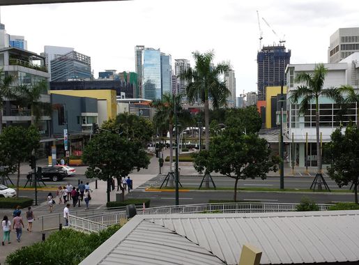 File:Bonifacio High Street in BGC, Metro Manila.jpg - Wikimedia Commons