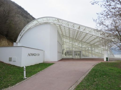 File:Lepenski Vir, muzej 01.jpg - Wikimedia Commons