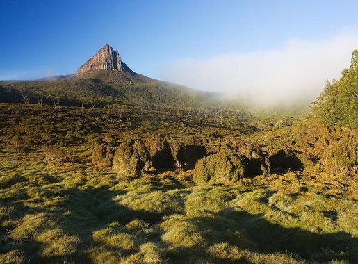 File:Barn Bluff from Waterfall Valley.jpg - Wikimedia Commons