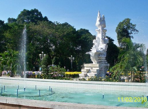 File:Le Van Tam park.JPG - Wikipedia