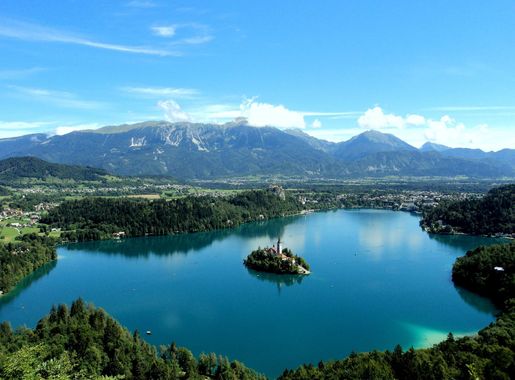 File:Lake Bled from the Mountain.jpg - Wikimedia Commons