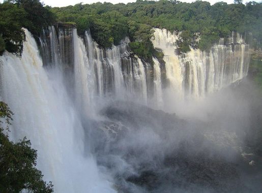 File:Kalandula waterfalls of the Lucala-River in Malange, Angola.JPG -  Wikimedia Commons