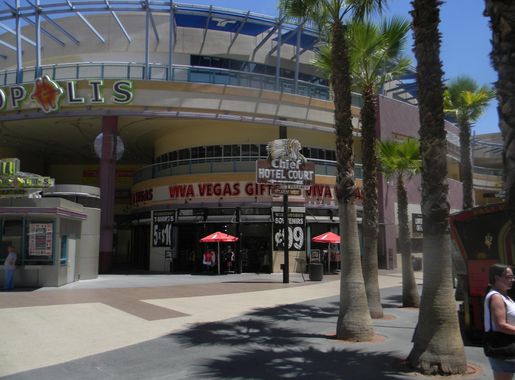 File:Fremont Street (Las Vegas) Neonopolis.JPG - Wikimedia Commons