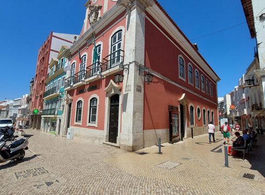 File:Enquadramento do Edifício dos Paços de Concelho das Caldas da Rainha.jpg  - Wikimedia Commons
