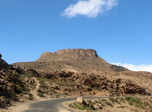 Fichier:Massiccio sulla strada tra adi keyh e segheneyti.JPG — Wikipédia
