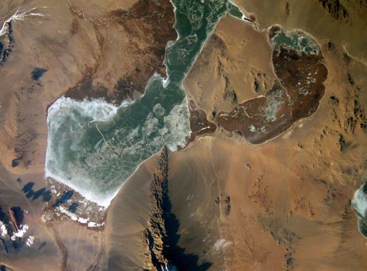 File:Khar-Us-Nuur Lake ISS006-E-7827 cropped, rotated.jpg - Wikimedia  Commons