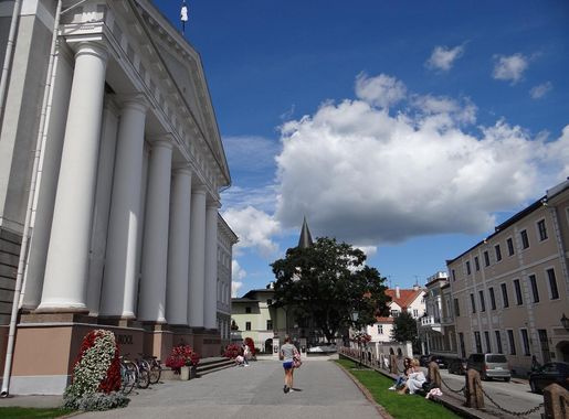 File:Main Building of Tartu University - Tartu - Estonia (35290569794).jpg  - Wikimedia Commons
