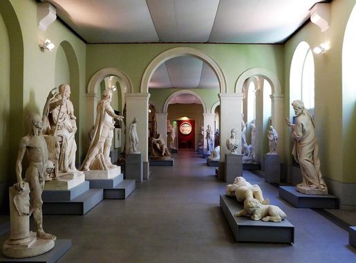 File:Galerie des sculptures musée Granet Aix-en-Provence Bouches-du-Rhône  (France).jpg - Wikimedia Commons