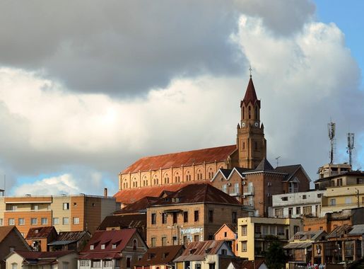 File:130415-Eglise de Faravohitra.jpg - Wikimedia Commons