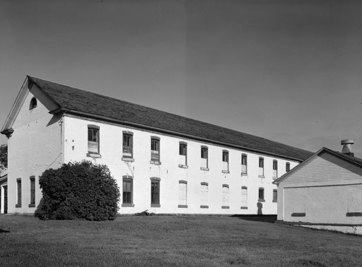 File:Fort Totten barracks.jpg - Wikimedia Commons